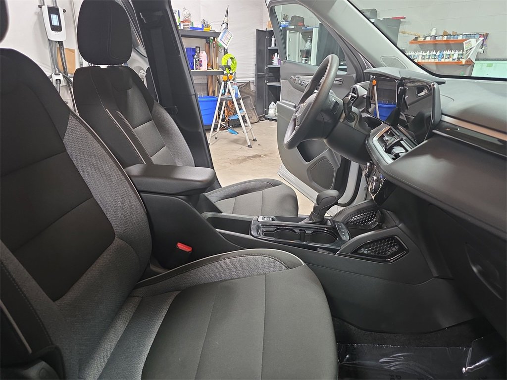 Certified 2025 Chevrolet TrailBlazer LT w/ Driver Confidence Package image 10