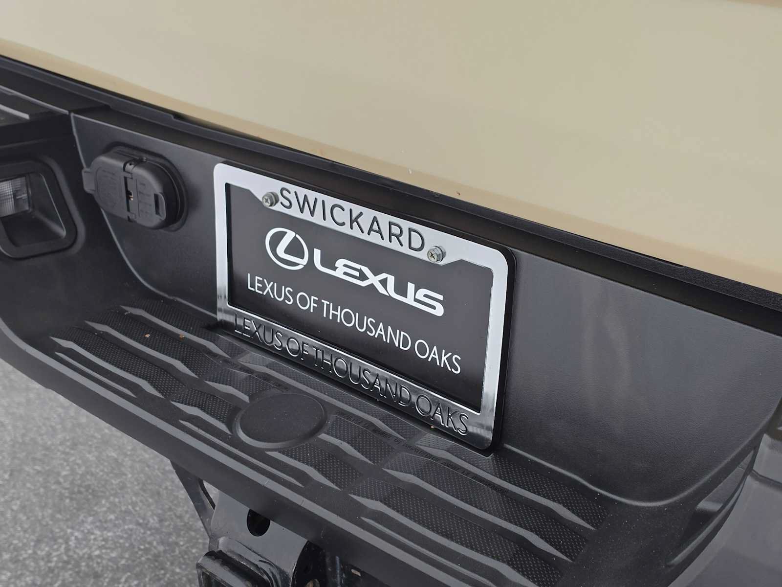 Used 2018 Toyota Tundra Limited w/ Limited Premium Package AWD/4WD image 13