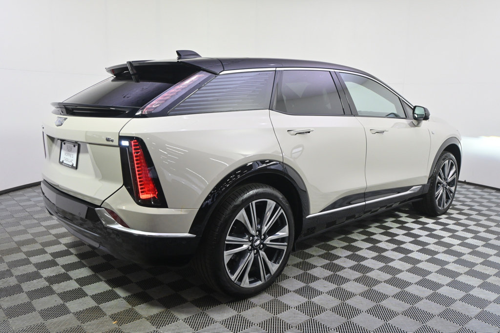New 2027 Cadillac Optiq Premium Luxury w/ LPO, Floor Liner Package AWD/4WD image 7