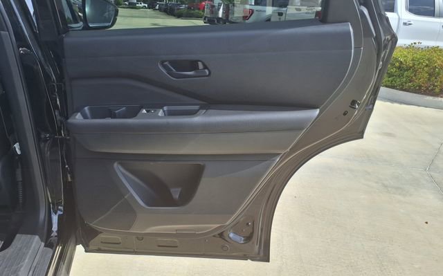 Used 2025 Nissan Pathfinder SV FWD image 19