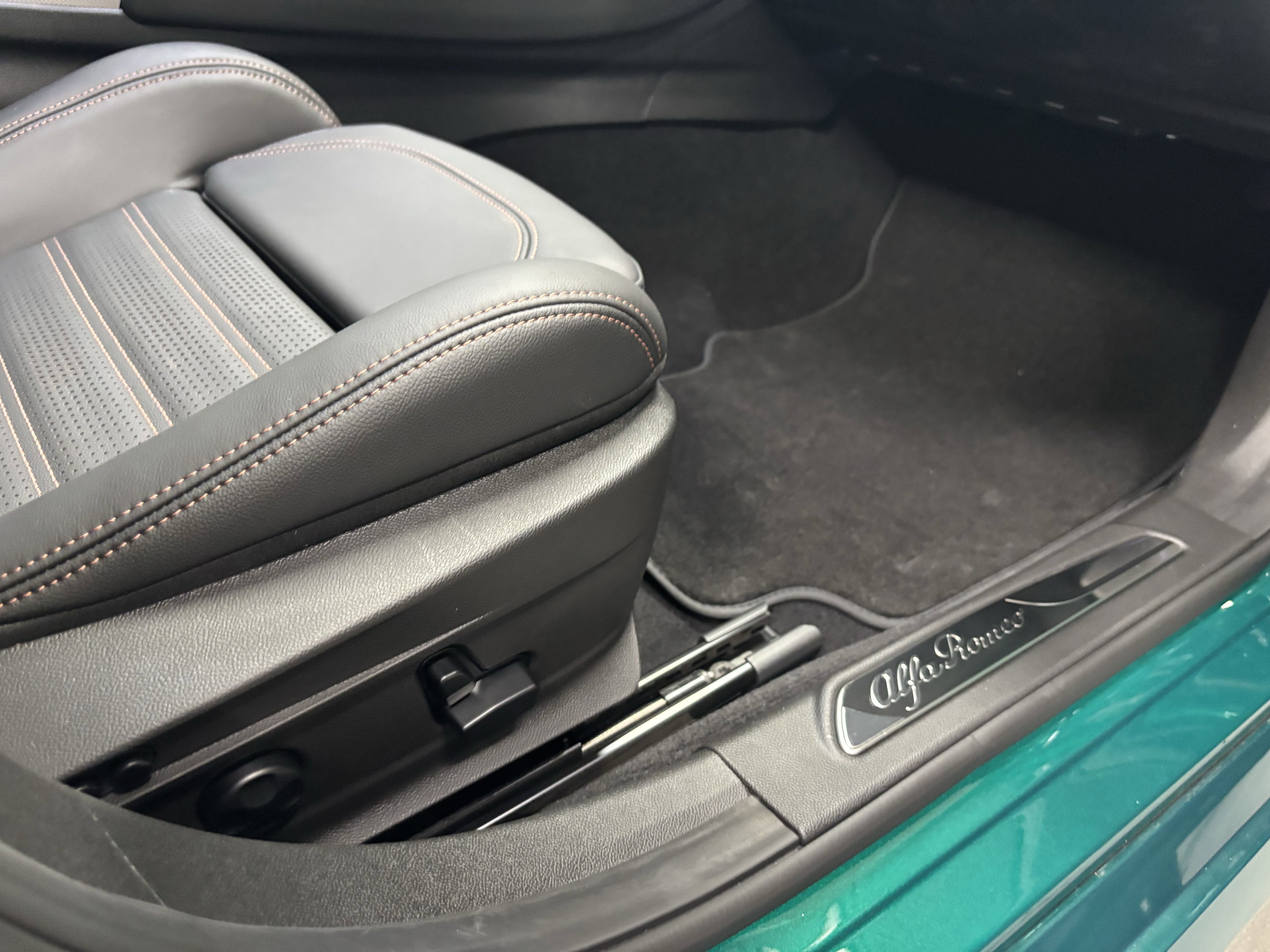 New 2025 Alfa Romeo Giulia AWD w/ Driving Assist Package image 7