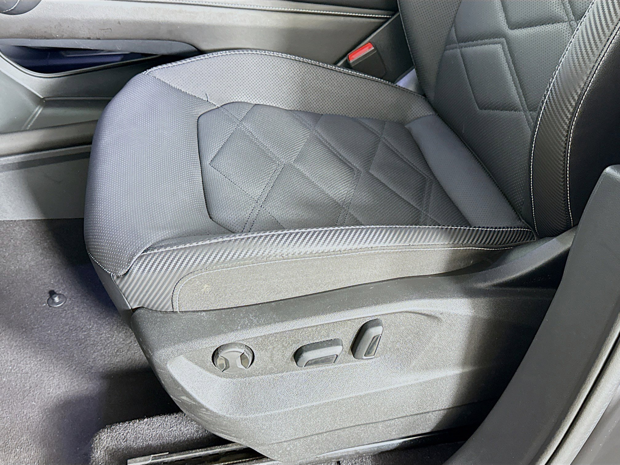 Used 2024 Volkswagen Atlas Cross Sport SE image 21