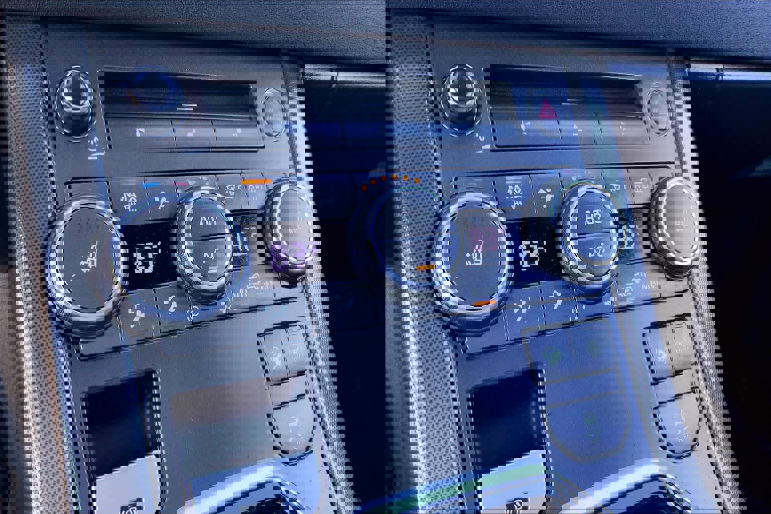 Used 2018 Land Rover Range Rover Evoque SE Premium AWD/4WD image 31