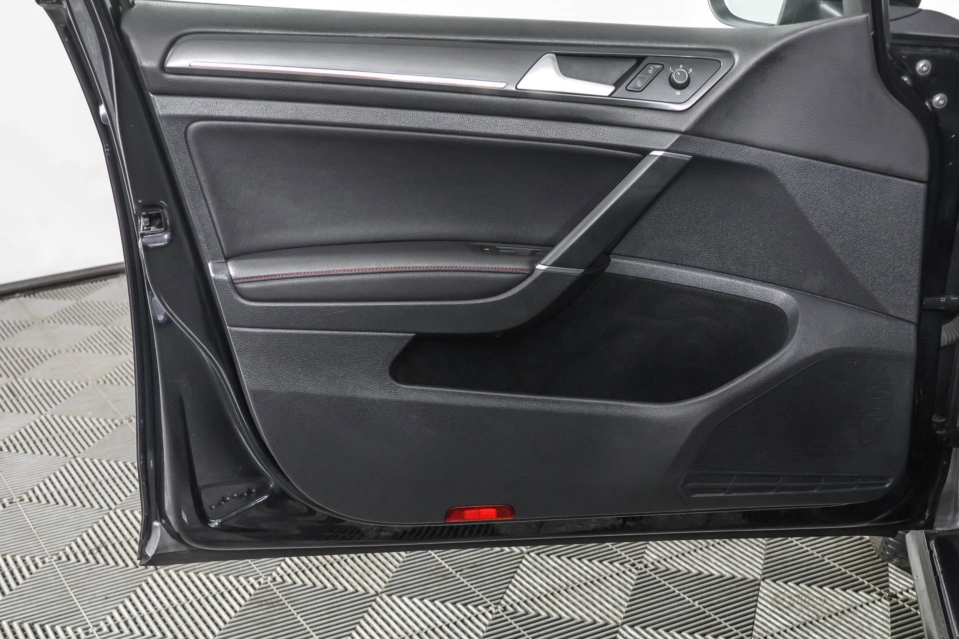 Used 2020 Volkswagen GTI Autobahn image 29