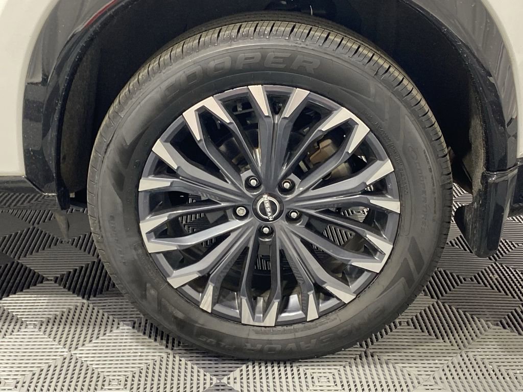 Used 2024 Nissan Rogue Platinum image 32