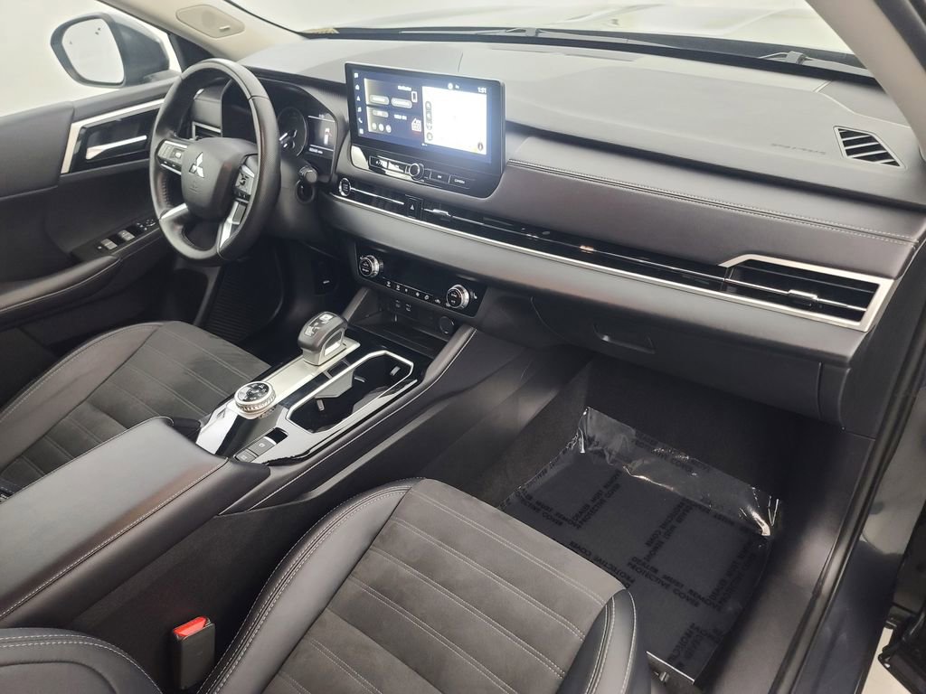 Used 2025 Mitsubishi Outlander SE AWD/4WD image 14