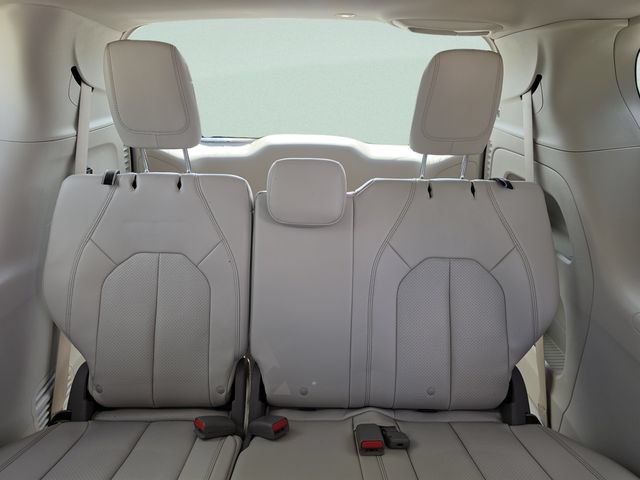 Used 2020 Chrysler Pacifica Touring-L Plus FWD image 24