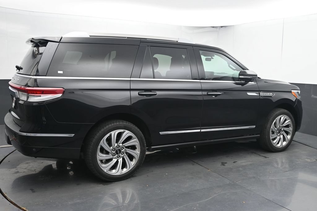 Used 2024 Lincoln Navigator Premiere AWD/4WD image 12