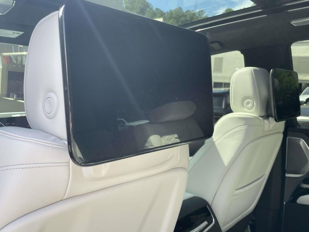 New 2026 Cadillac Escalade Platinum Sport w/ LPO, ONYX Package image 13