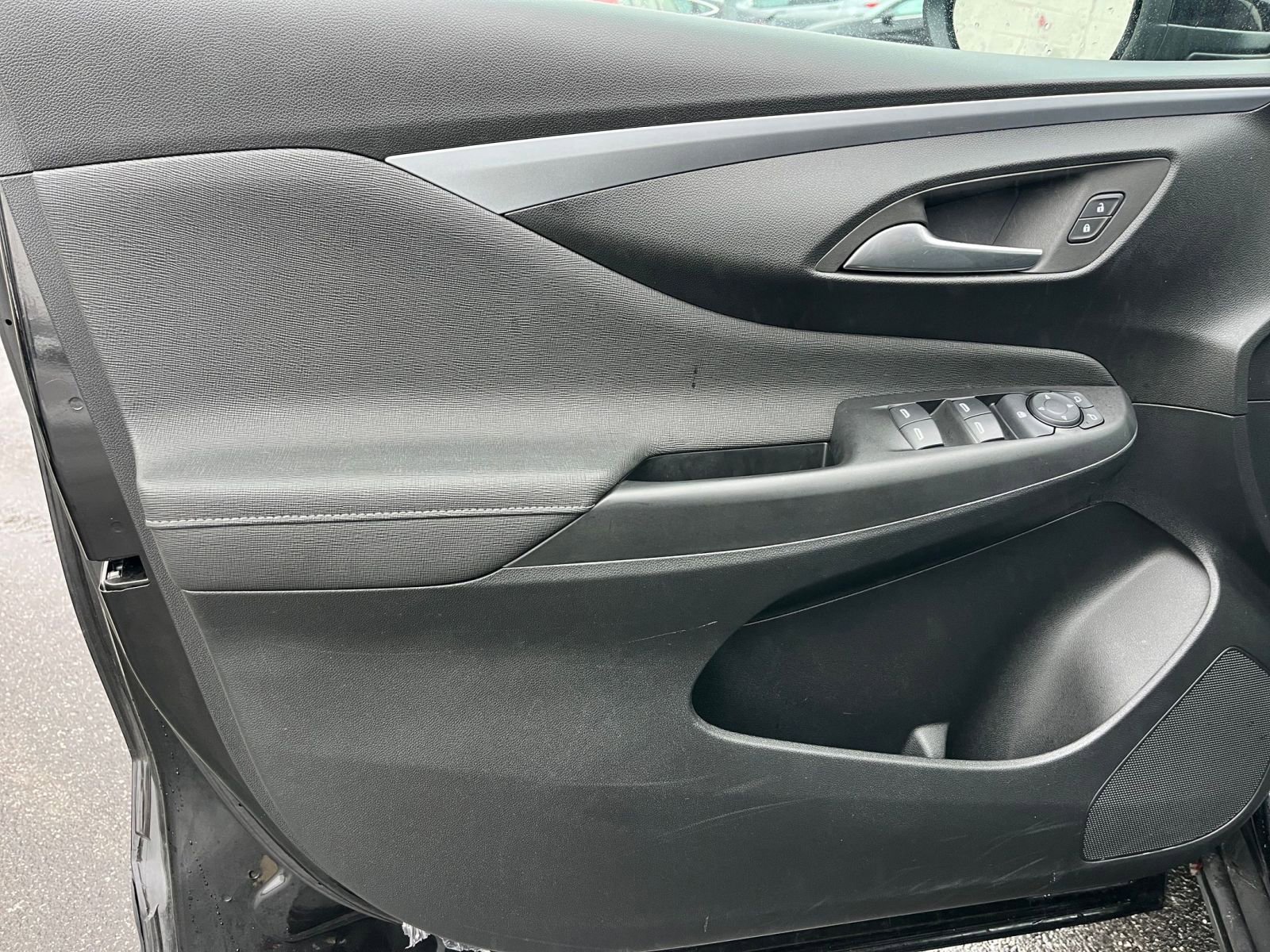 Used 2025 Buick Envista Preferred image 18