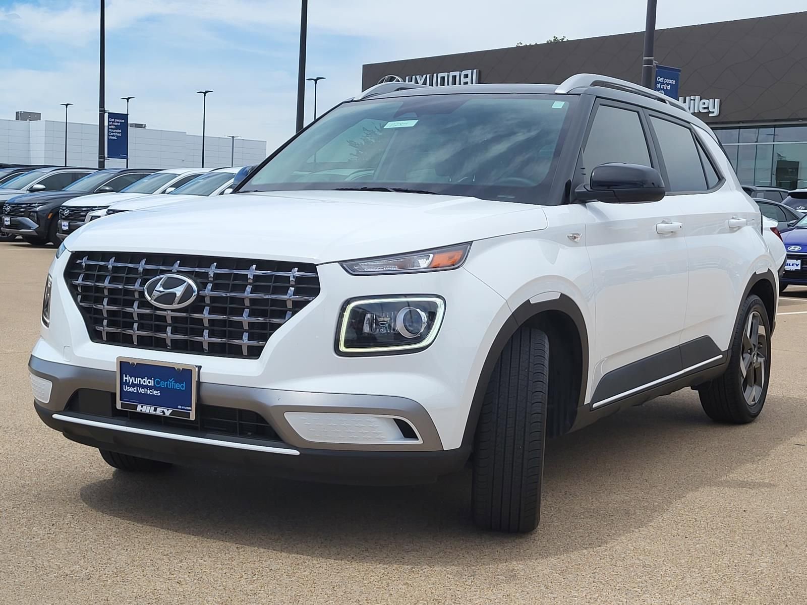 Certified 2024 Hyundai Venue Limited FWD image 2