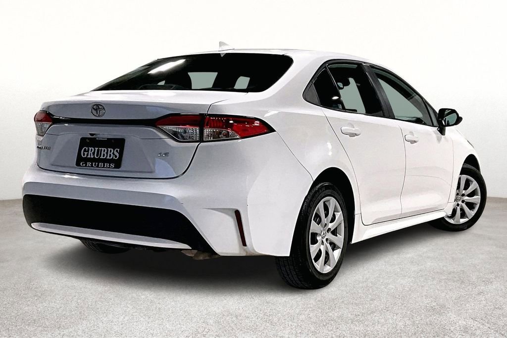 Used 2022 Toyota Corolla LE image 2