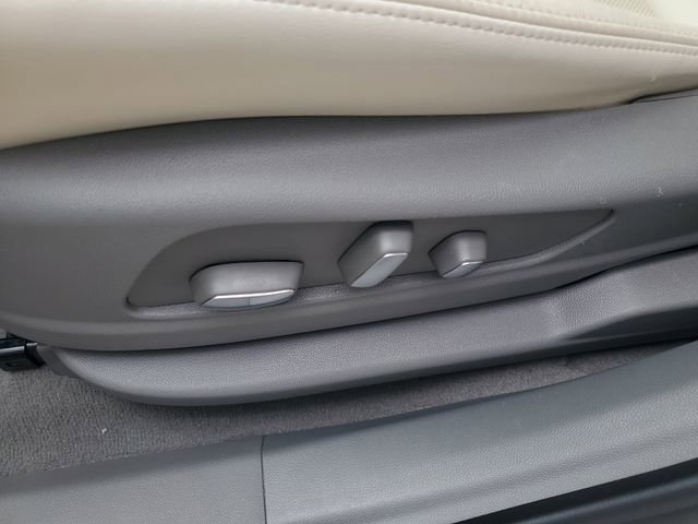 Used 2025 Cadillac XT6 Premium Luxury AWD/4WD image 28