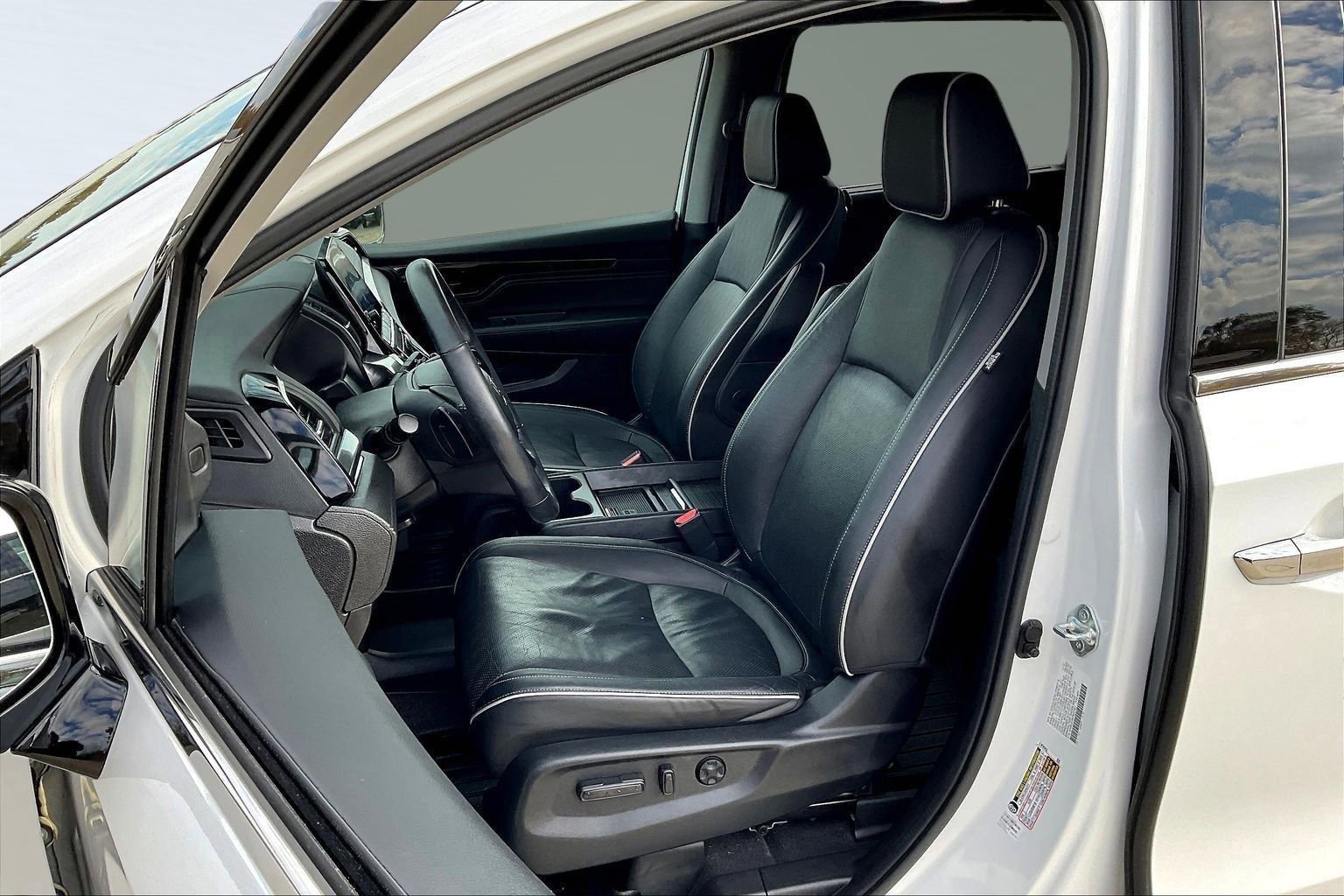 Used 2023 Honda Odyssey Elite image 26