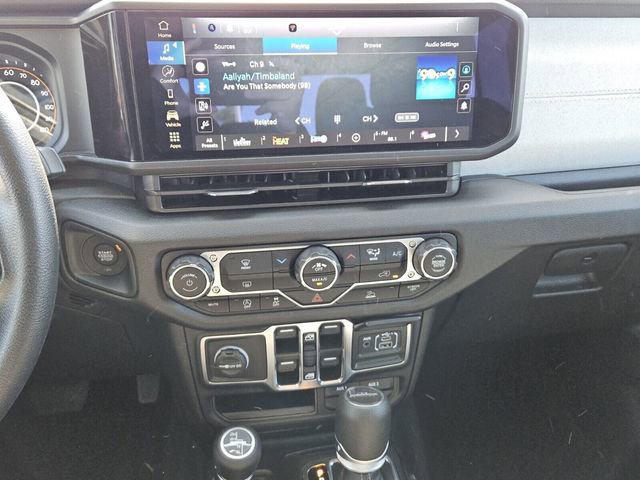 Used 2025 Jeep Gladiator Sport AWD/4WD image 17