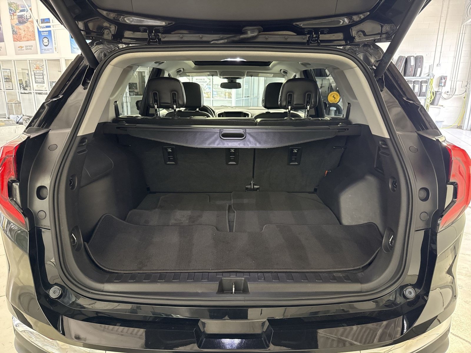 Used 2019 GMC Terrain SLT w/ Infotainment Package II AWD/4WD image 21