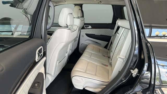 Used 2020 Jeep Grand Cherokee Summit AWD/4WD image 19
