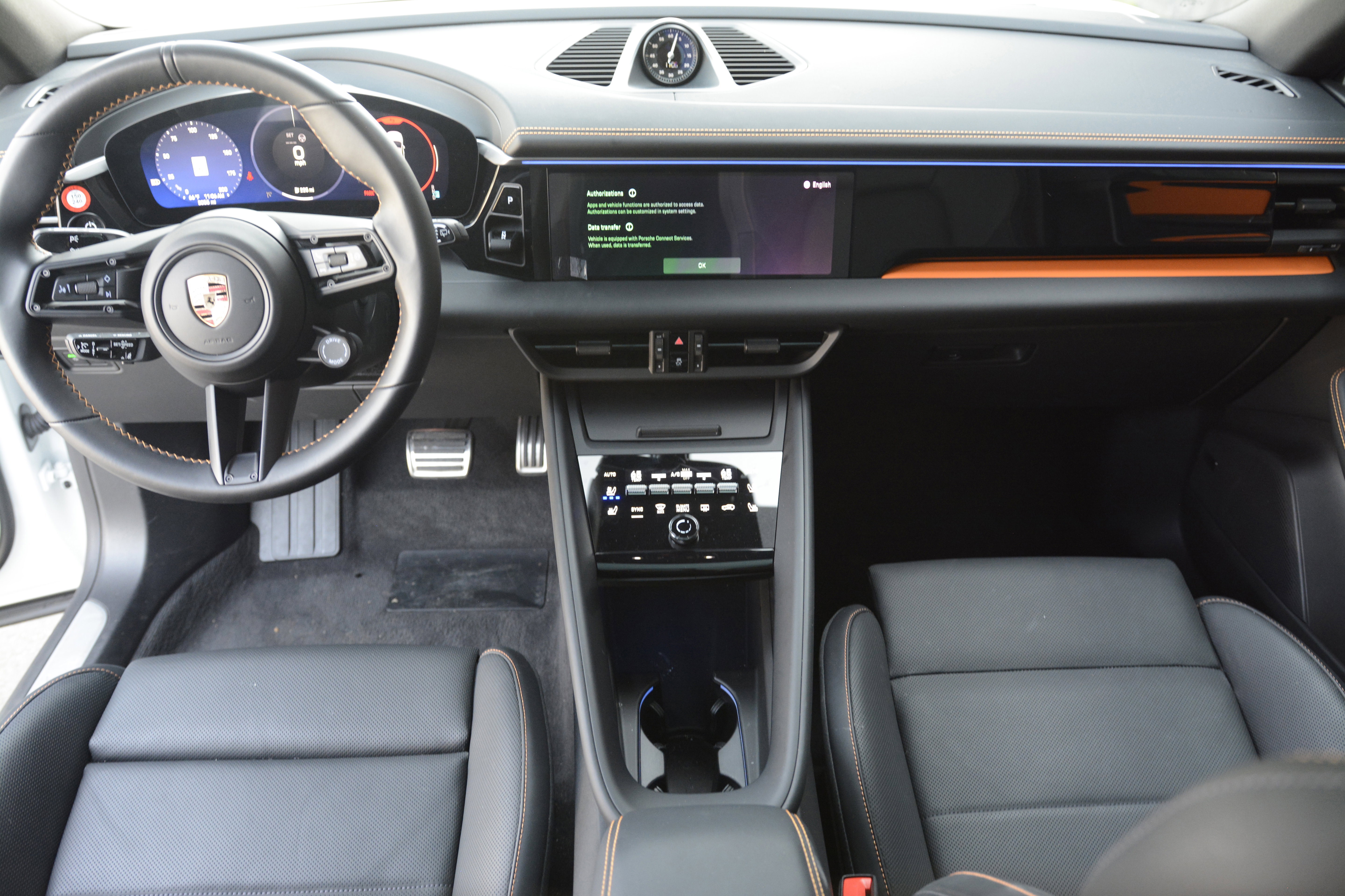 Certified 2025 Porsche Macan Electric image 12