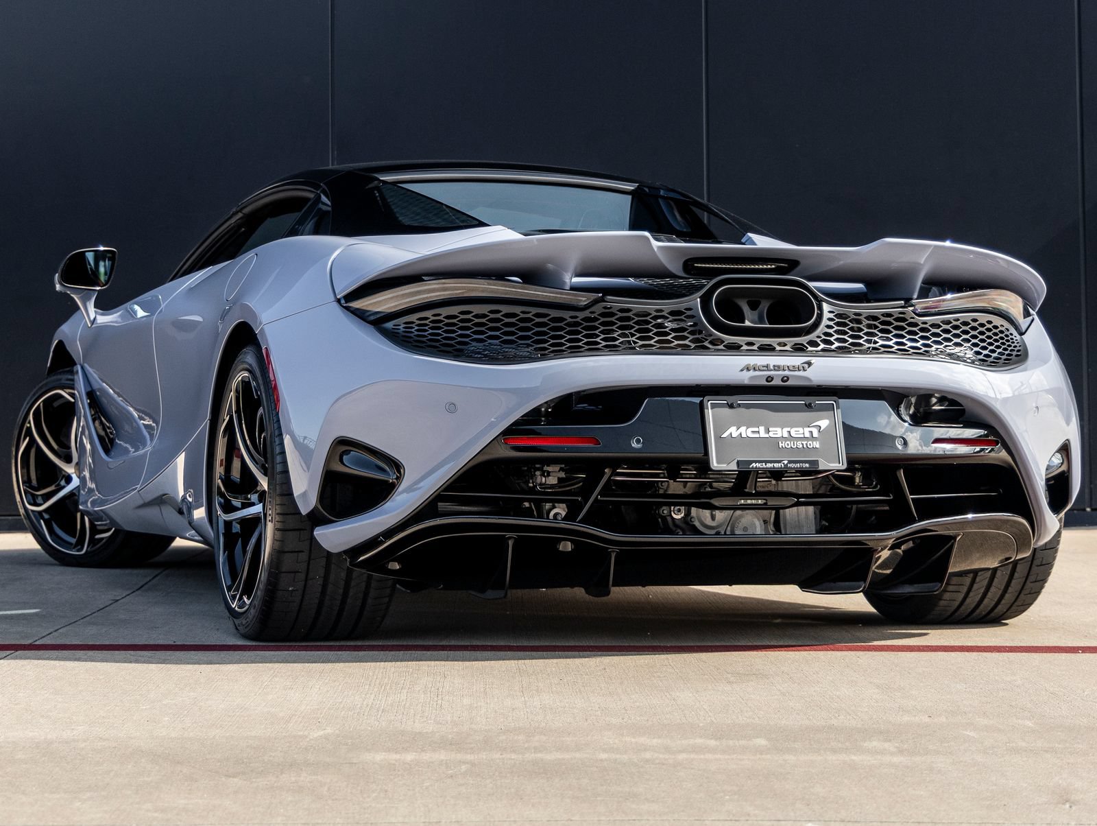 Used 2026 McLaren 750S Spider RWD image 7