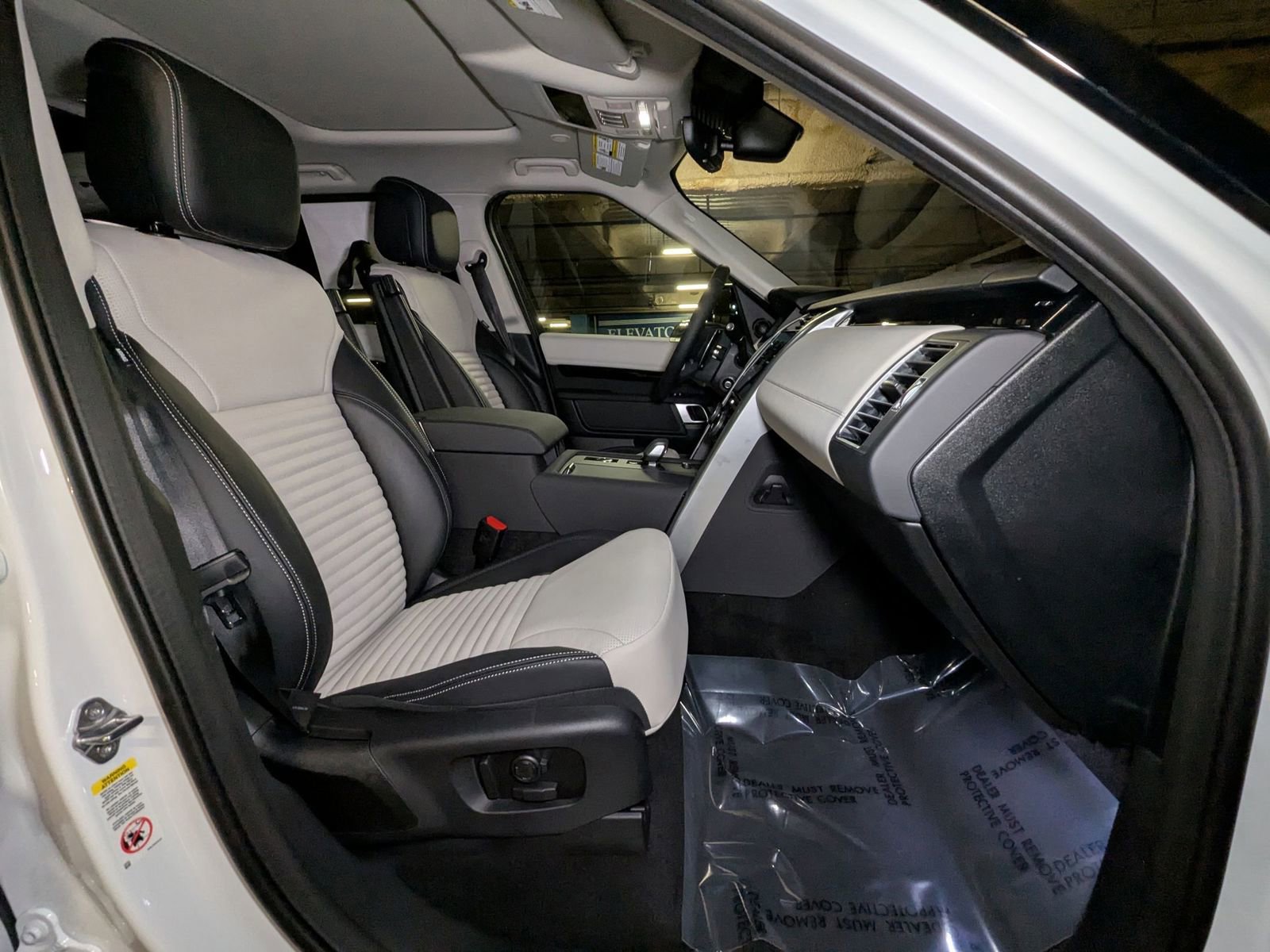 New 2025 Land Rover Discovery S image 17