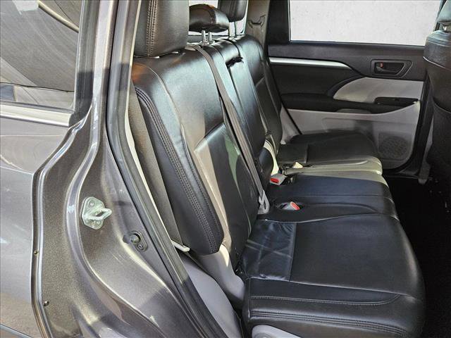 Used 2018 Toyota Highlander LE FWD image 14