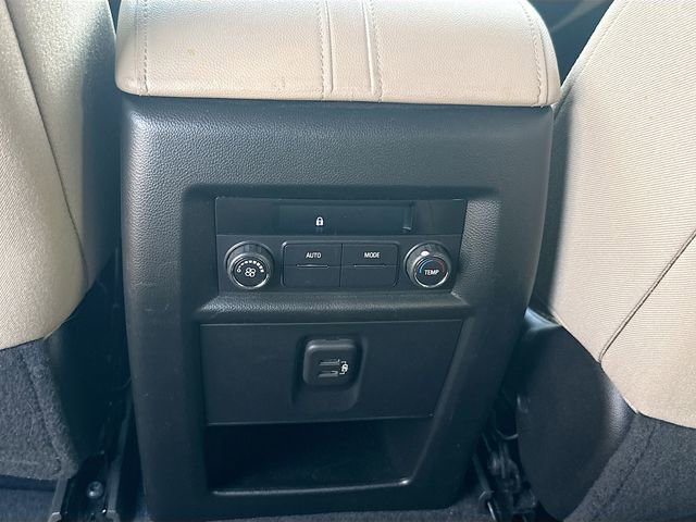 Used 2023 Chevrolet Traverse LS image 24