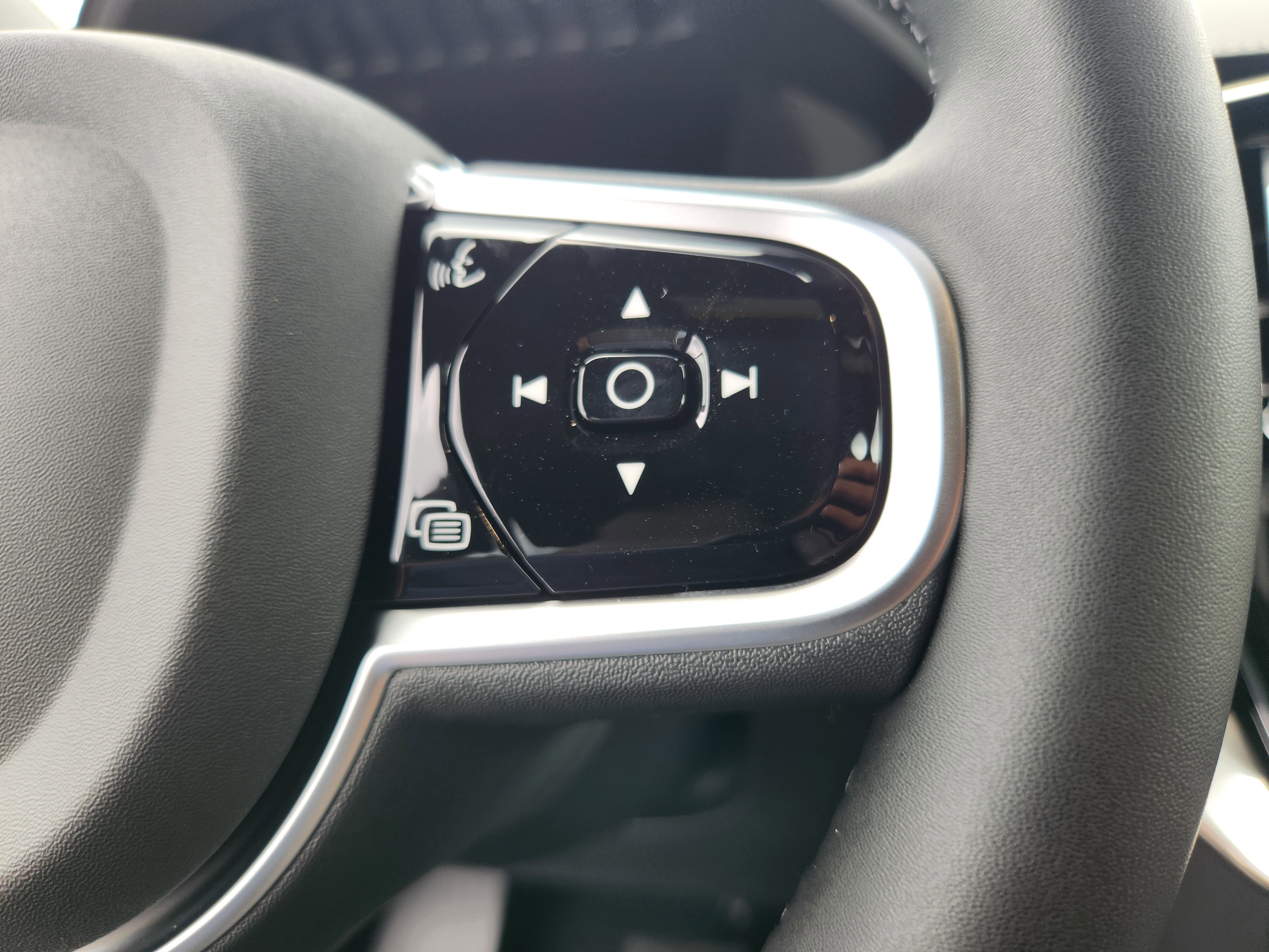 New 2025 Volvo XC90 T8 Plus w/ Protection Package image 34