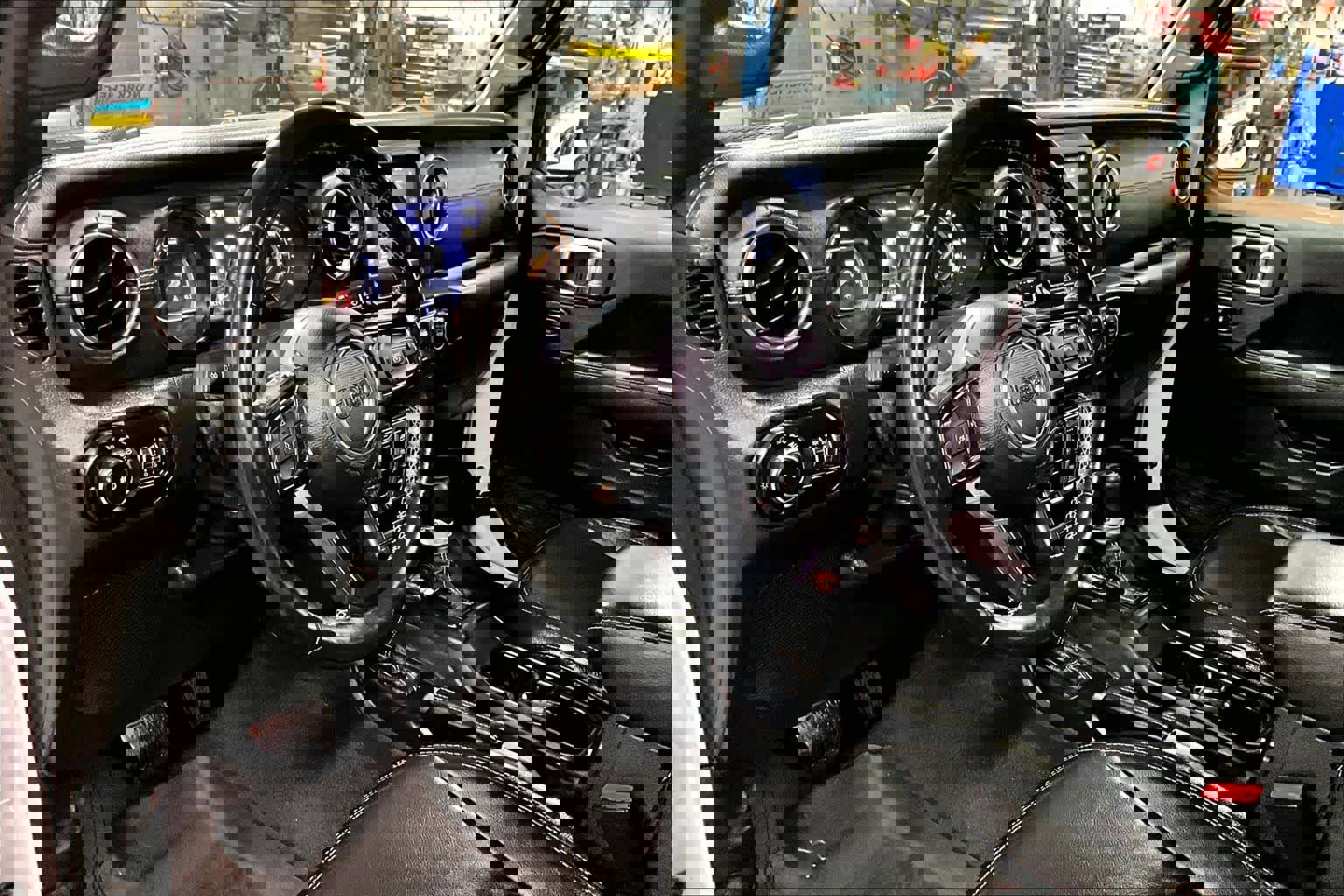 Used 2021 Jeep Wrangler Unlimited Sahara w/ LED Lighting Group image 15