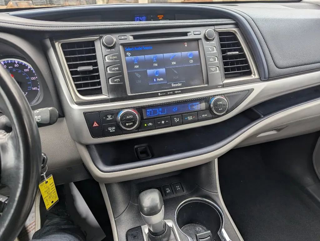 Used 2017 Toyota Highlander Plus AWD/4WD image 14
