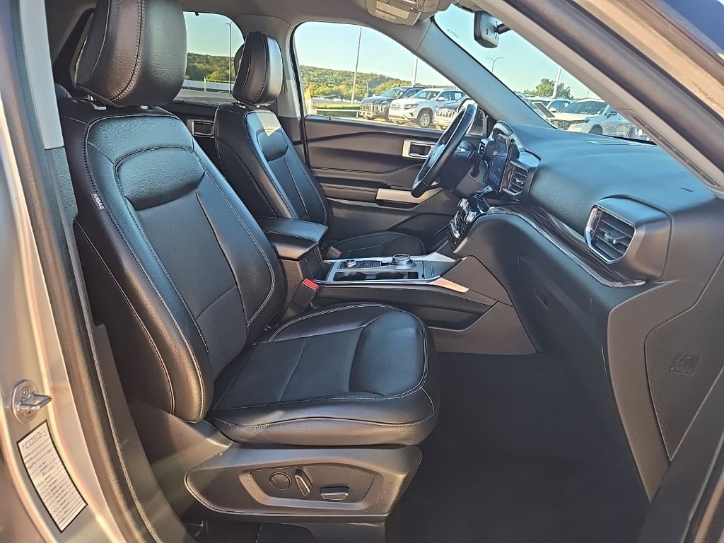 Used 2024 Ford Explorer Limited image 19