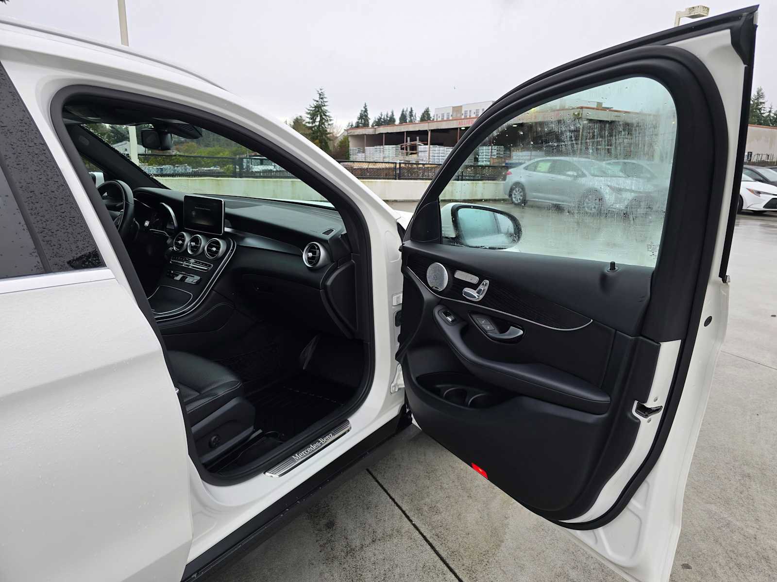 Used 2017 Mercedes-Benz GLC 300 4MATIC image 11