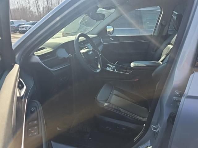 Used 2023 Jeep Grand Cherokee L Limited w/ Trailer Tow Group (B) image 4