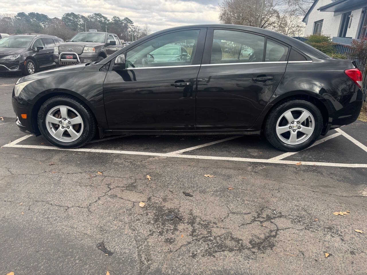 Used 2014 Chevrolet Cruze LT w/ Technology Package FWD image 7