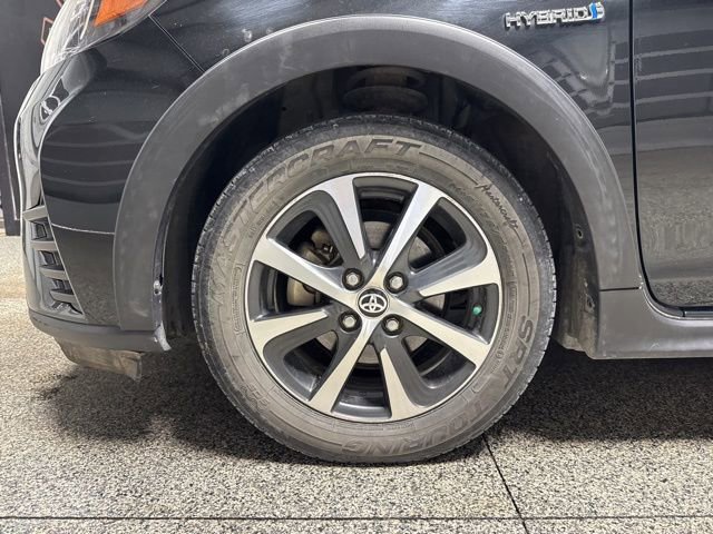 Used 2018 Toyota Prius C Three image 3