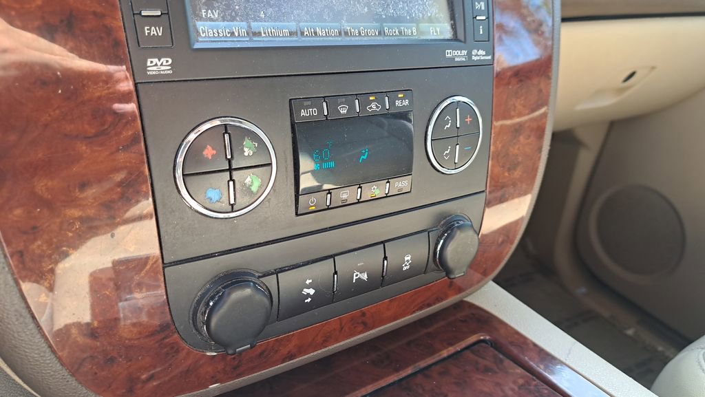 Used 2013 Chevrolet Suburban LTZ image 29