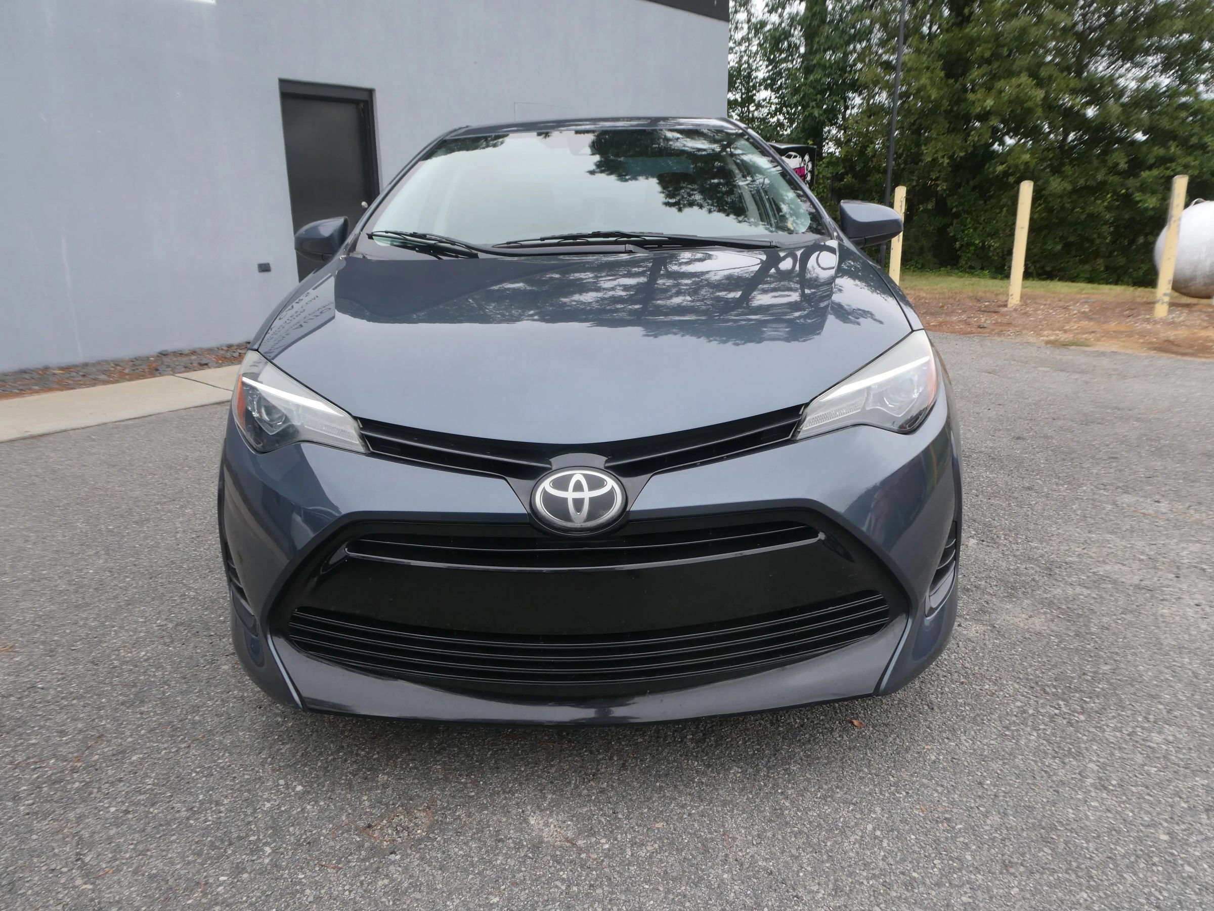 Used 2019 Toyota Corolla LE FWD image 2