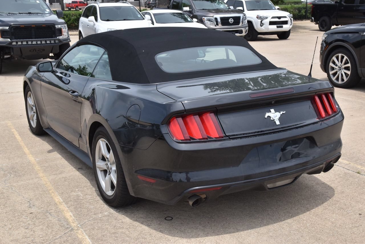 Used 2017 Ford Mustang Convertible RWD image 9