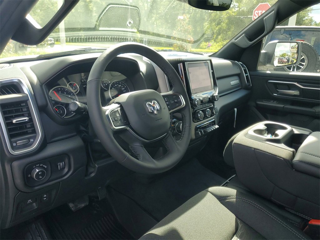 New 2025 RAM 1500 4x4 Crew Cab image 7