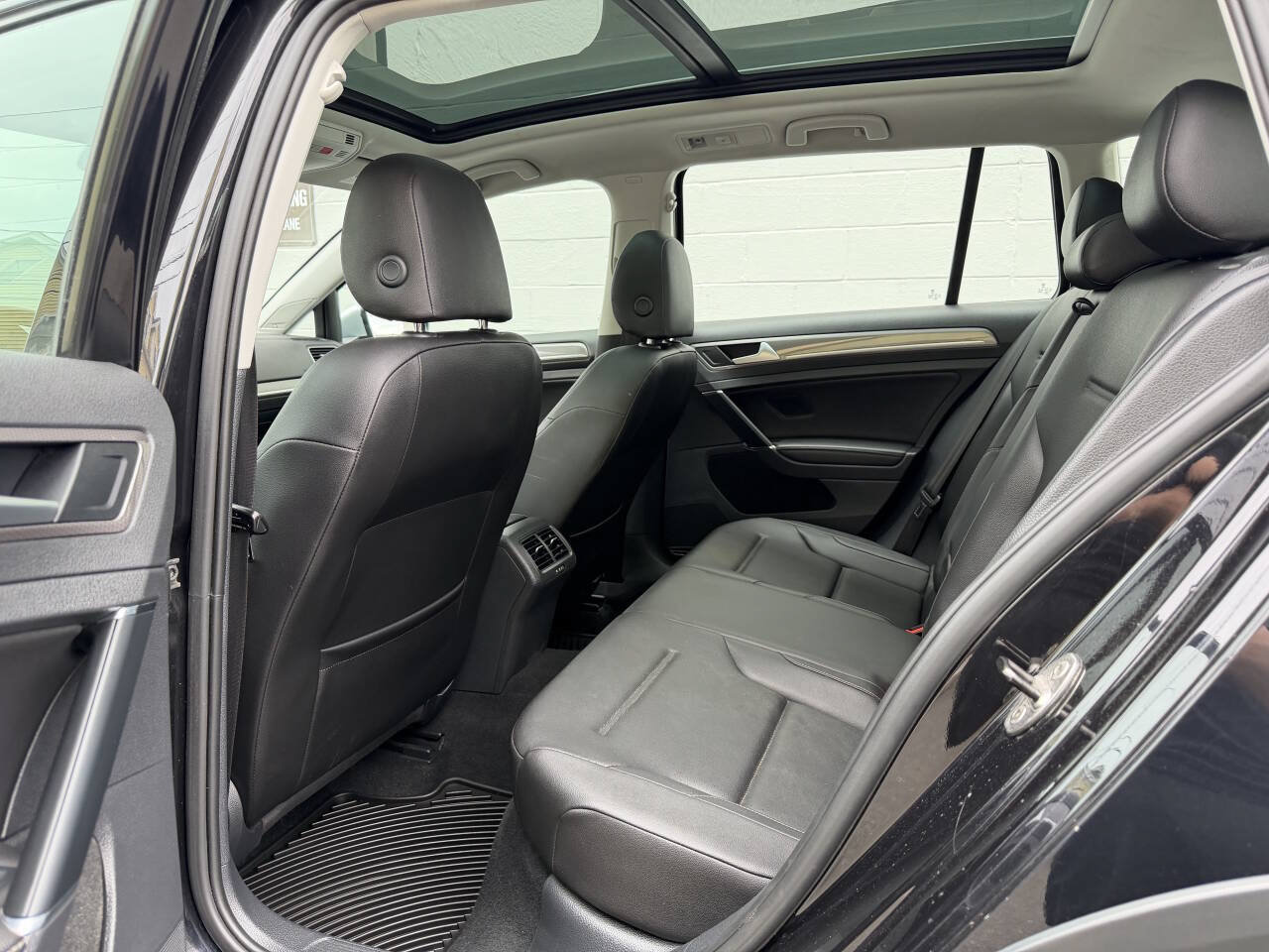 Used 2017 Volkswagen Golf Alltrack SE AWD/4WD image 21