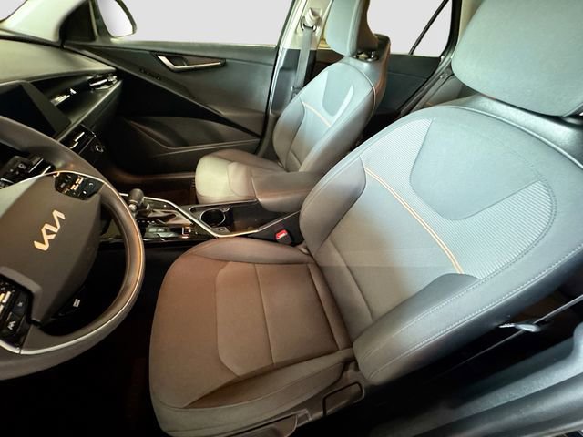 Used 2025 Kia Niro LX image 20