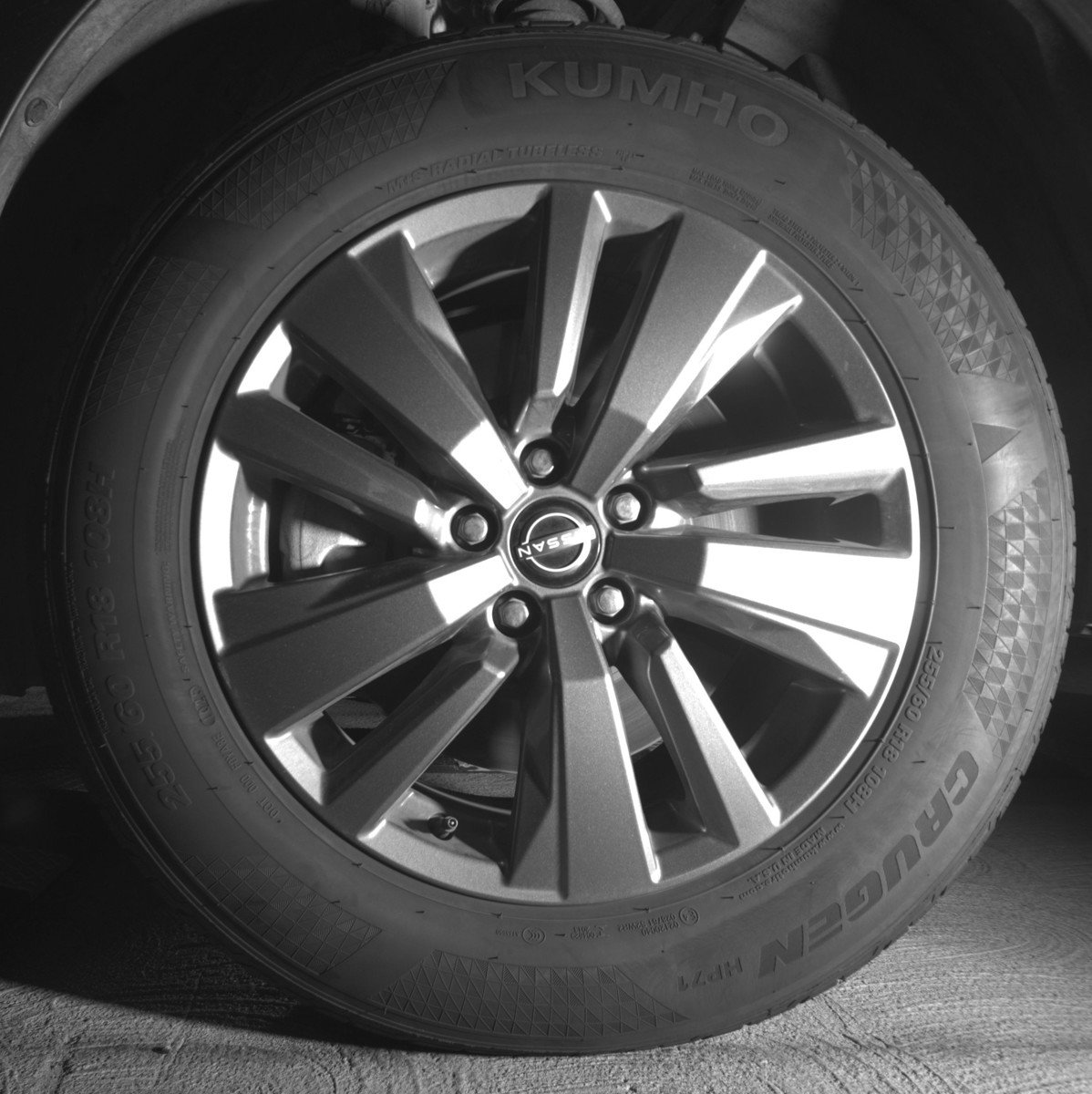 Used 2025 Nissan Pathfinder SV image 12