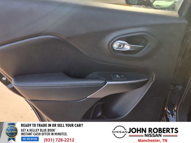 Used 2020 Jeep Cherokee Latitude w/ Mopar Interior Package image 10