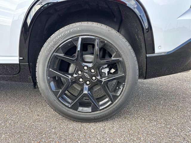 New 2026 Chevrolet Traverse RS w/ LPO, Floor Liner Package FWD image 17