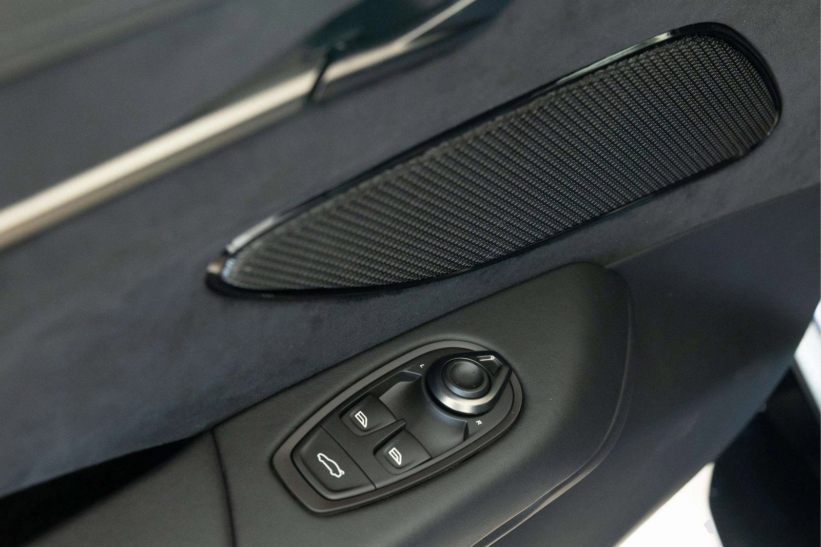 New 2026 Aston Martin V8 Vantage Coupe image 27