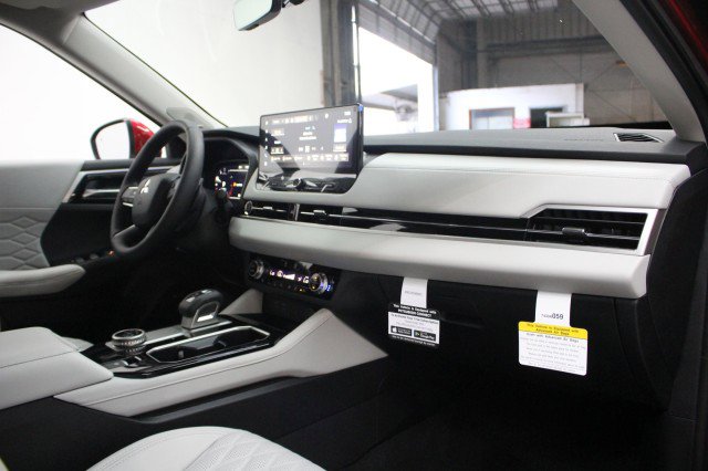 New 2026 Mitsubishi Outlander SEL FWD image 17