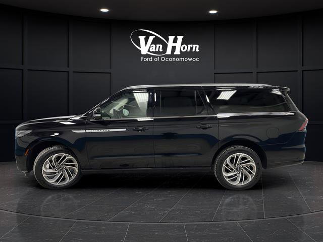 Used 2025 Lincoln Navigator L Reserve AWD/4WD image 6