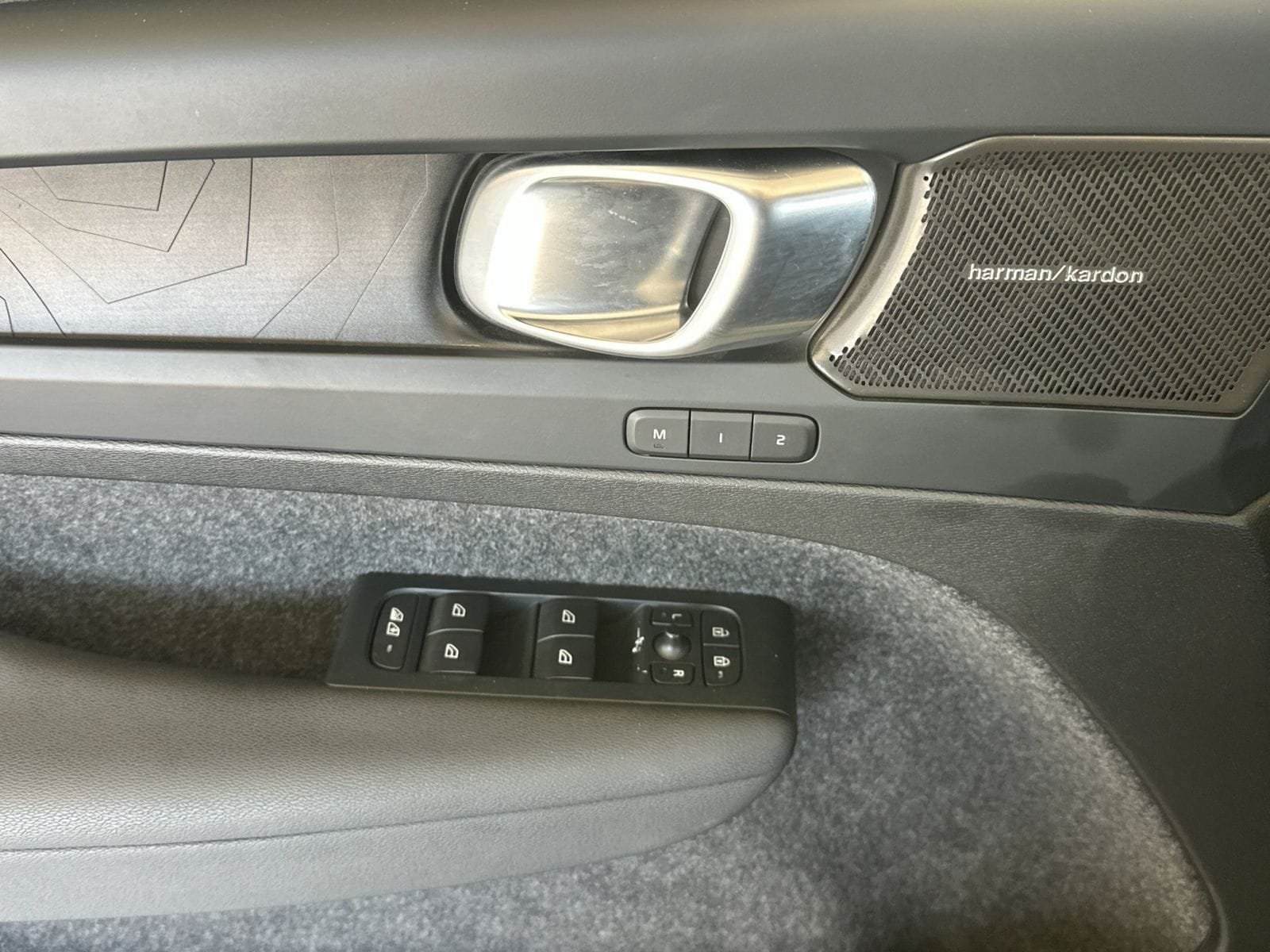 Certified 2023 Volvo XC40 Recharge Ultimate w/ Protection Package Premier AWD/4WD image 17