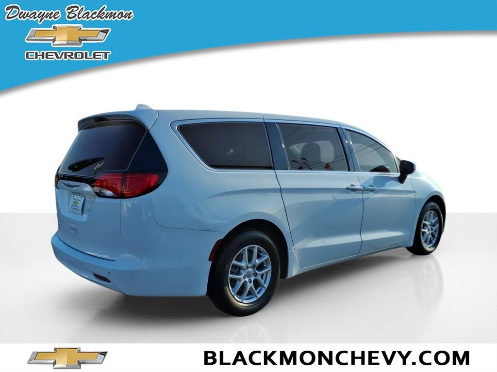 Used 2020 Chrysler Voyager LX w/ Cold Weather Group FWD image 3