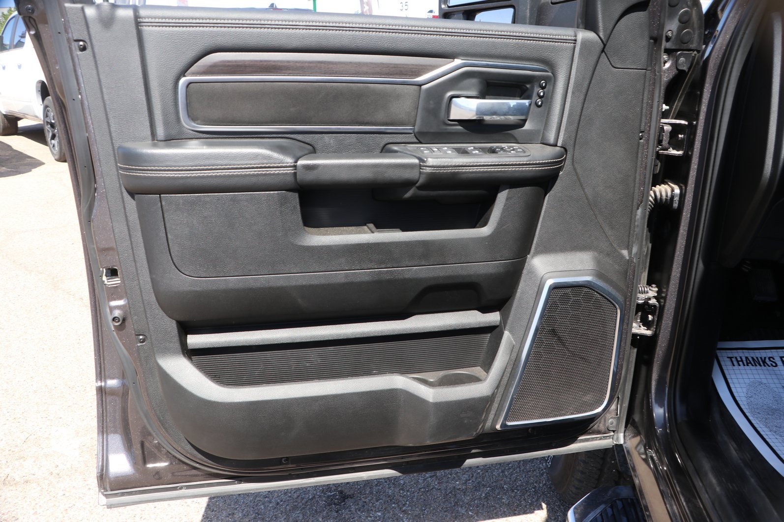 Used 2025 RAM 3500 Laramie AWD/4WD image 11