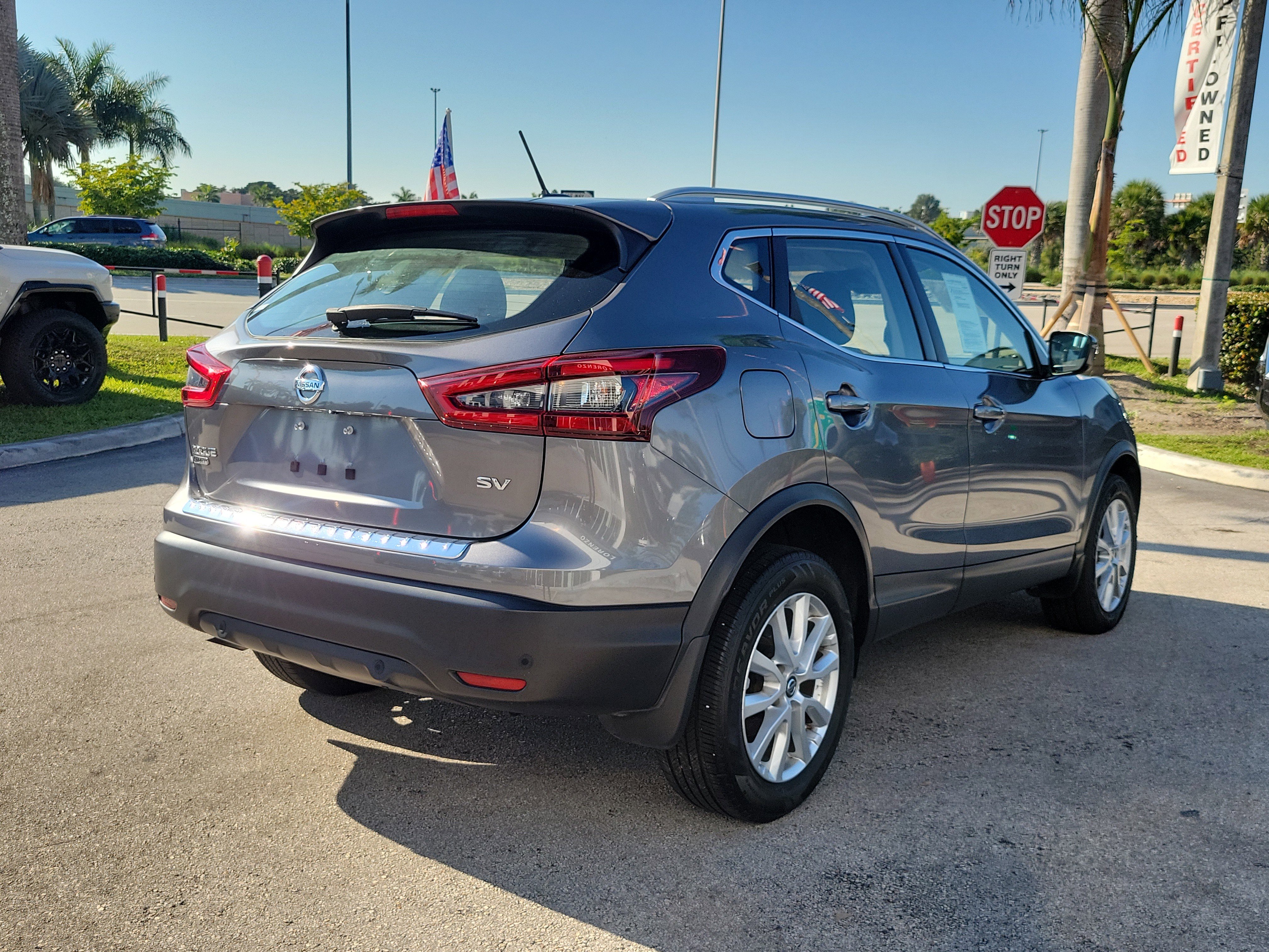 Used 2020 Nissan Rogue Sport SV image 5